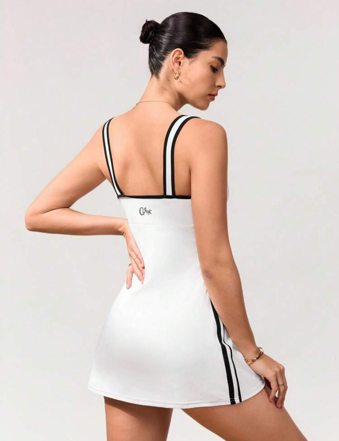 Vestido deportivo blanco